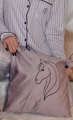 poduszka-welurowa-z-koniem-equestrian-velvet-design-by-dalia-2.jpg