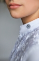 koszula, shirt, startowa, dziecięca , turniejowa, elegancka, show
zawody, konne, jeździeckie, white
Bluzka ze białą stójką ozdobną, koronka włoska , zamek ozdobny siateczka
z białymi mankietami ozdobnymi, siateczka white,subtelna