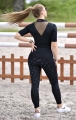 Kombinezon Imani, bardzo modny look,  na treningi, na wyjazdy integracyjne, jeździeckie, zwiększa komfort jeźdźca. 
Innowacyjny krój,  modeluje sylwetkę,  dopasowuje się do ciała.