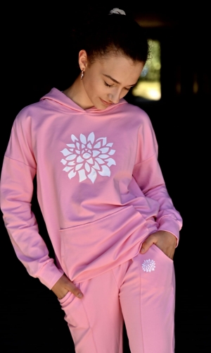 komplet dresowy, bluza z kapturem, spodnie ze ściągaczami,
bawełna, kolor różowy, niebieski, beżowy, czarny, na treningi, na ćwiczenia, na wyjazdy sportowe.