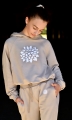 komplet dresowy , 
bluza i spodnie 
z miękkiej i ciepłej bawełny.
różne kolory,
bluza z kapturem, duże logo,