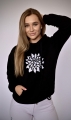 bluza czarna, miękka tkanina z polarem w środku, logo z przodu, do stajni, na treningi, na co dzień ,  styl casualowy, do jazdy konnej, z kapturem.