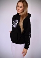 bluza czarna, miękka tkanina z polarem w środku, logo z przodu, do stajni, na treningi, na co dzień ,  styl casualowy, do jazdy konnej, z kapturem.