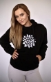 bluza czarna, miękka tkanina z polarem w środku, logo z przodu, do stajni, na treningi, na co dzień ,  styl casualowy, do jazdy konnej, z kapturem.