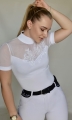 Koszula-konkursowa-startowa-damska-biala-turniejowa-elegancka-na-zawody-konne-jeździeckie-siateczka-elastyczna-design-by-dalia-Kimberly-z-krotkim-rekawem.jpeg